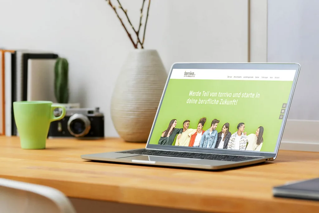Laptop mit torrivo Homepage - neue Website
