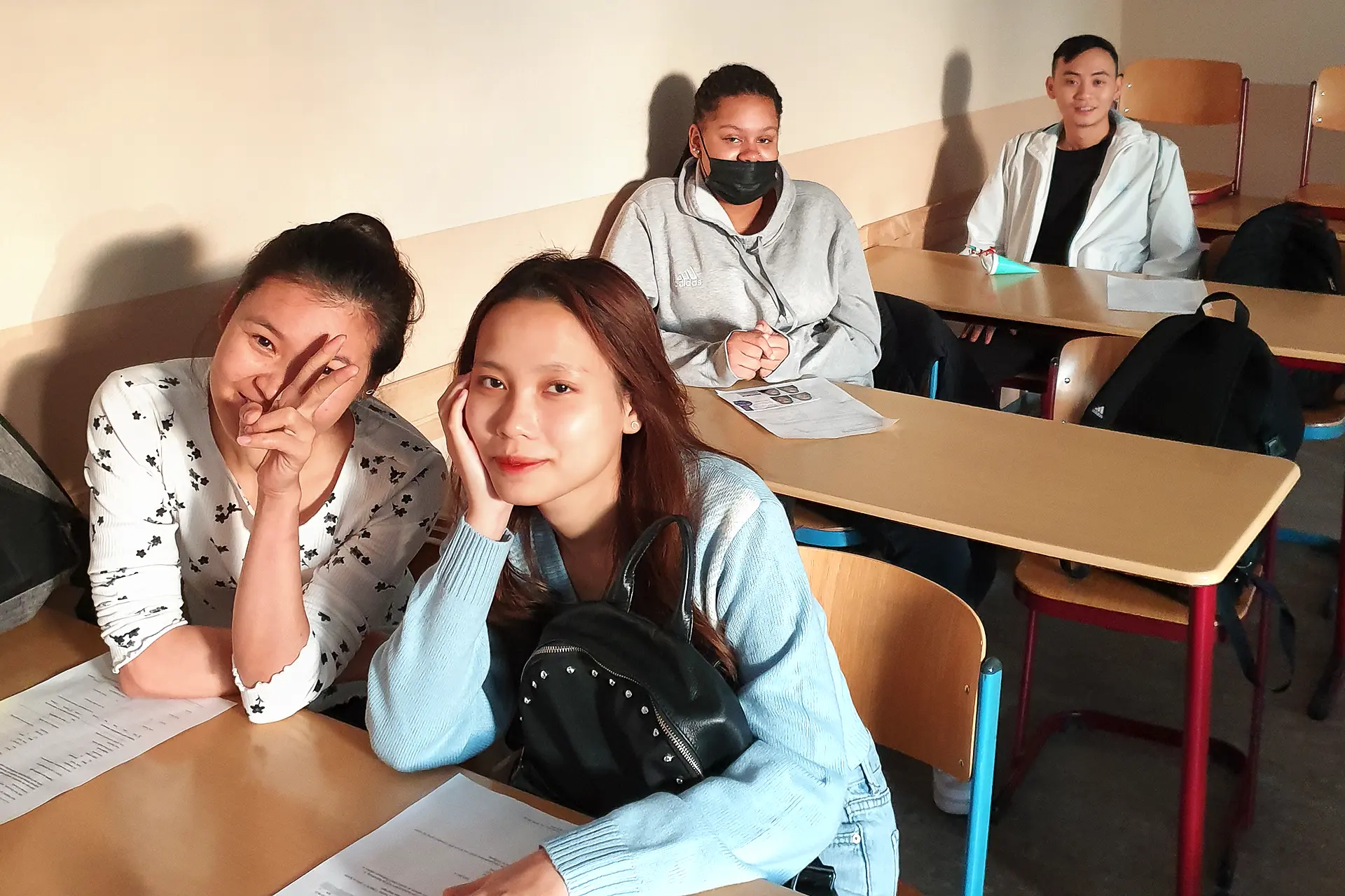 Entdecke unsere Ausbildungsberufe - Foto Azubis im Klassenzimmer